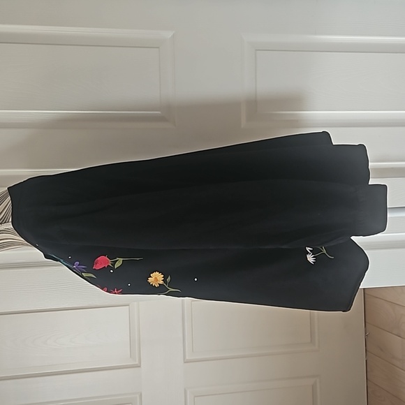 The Quacker Factory Women Flower Embroidered Black Shirt/Jacket Size L - Picture 8 of 15